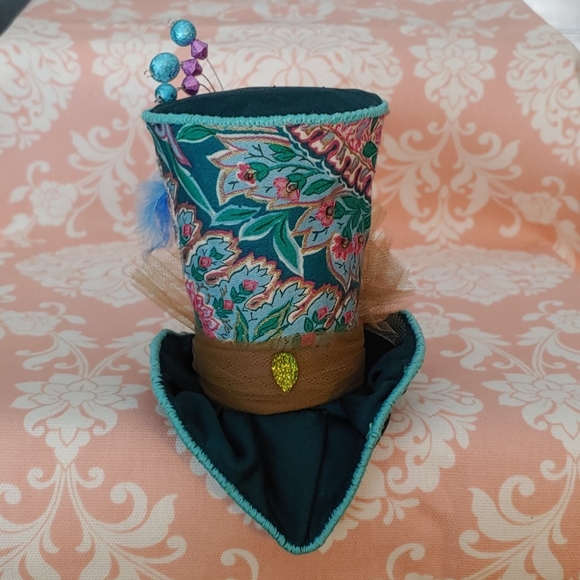 Green and pink fascinator main image 10
